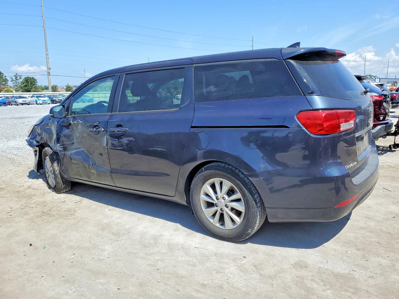 2017 KIA SEDONA LX photo 3