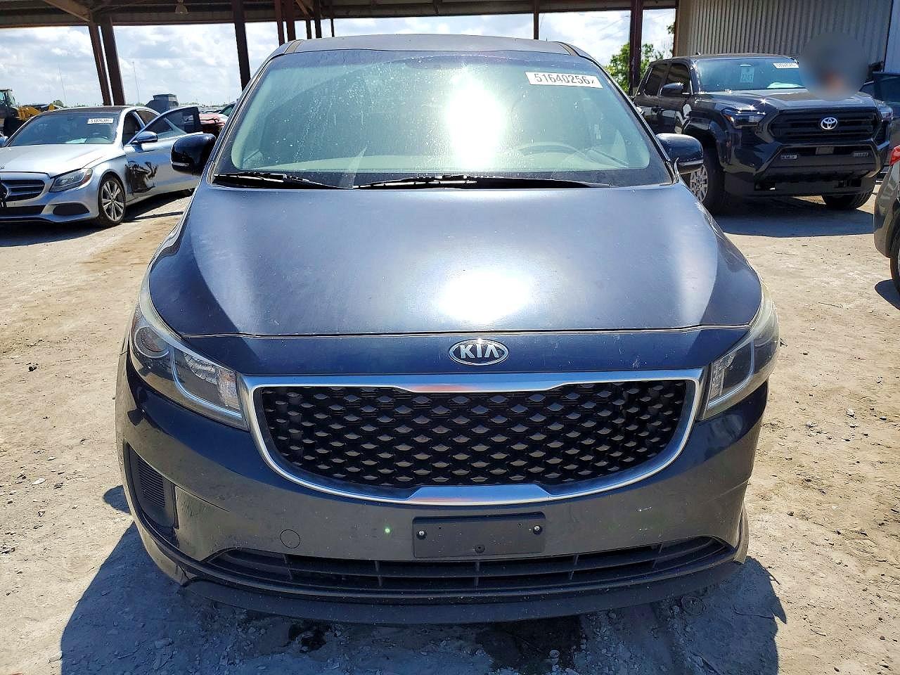 2017 KIA SEDONA LX photo 9