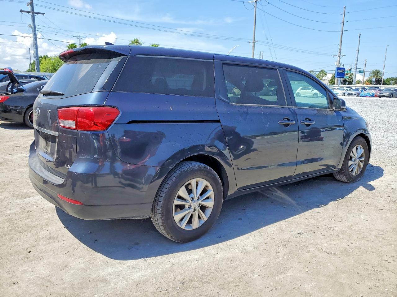 2017 KIA SEDONA LX photo 5