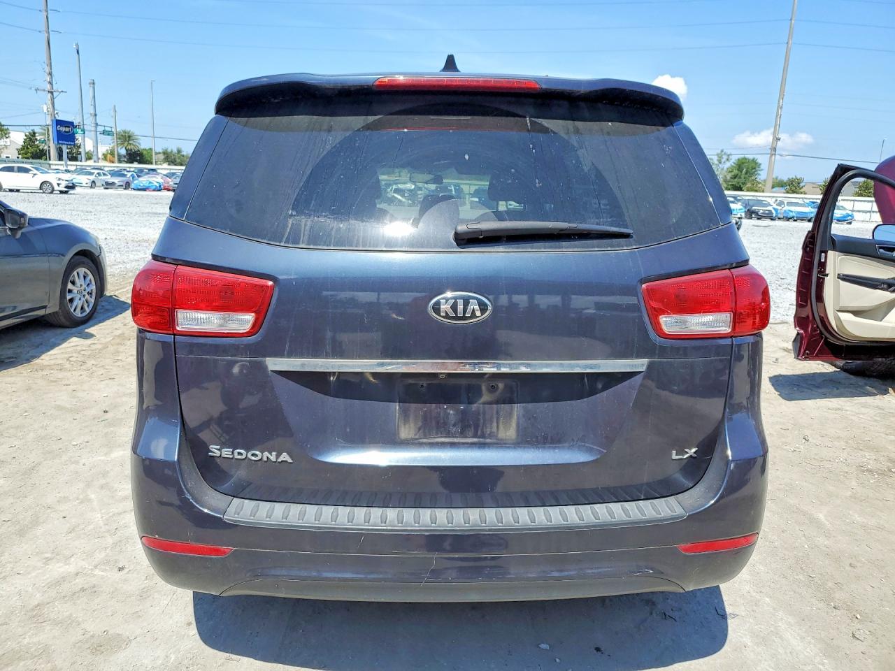 2017 KIA SEDONA LX photo 11