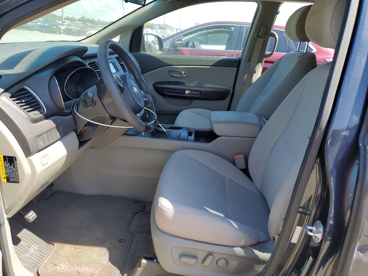 2017 KIA SEDONA LX photo 13