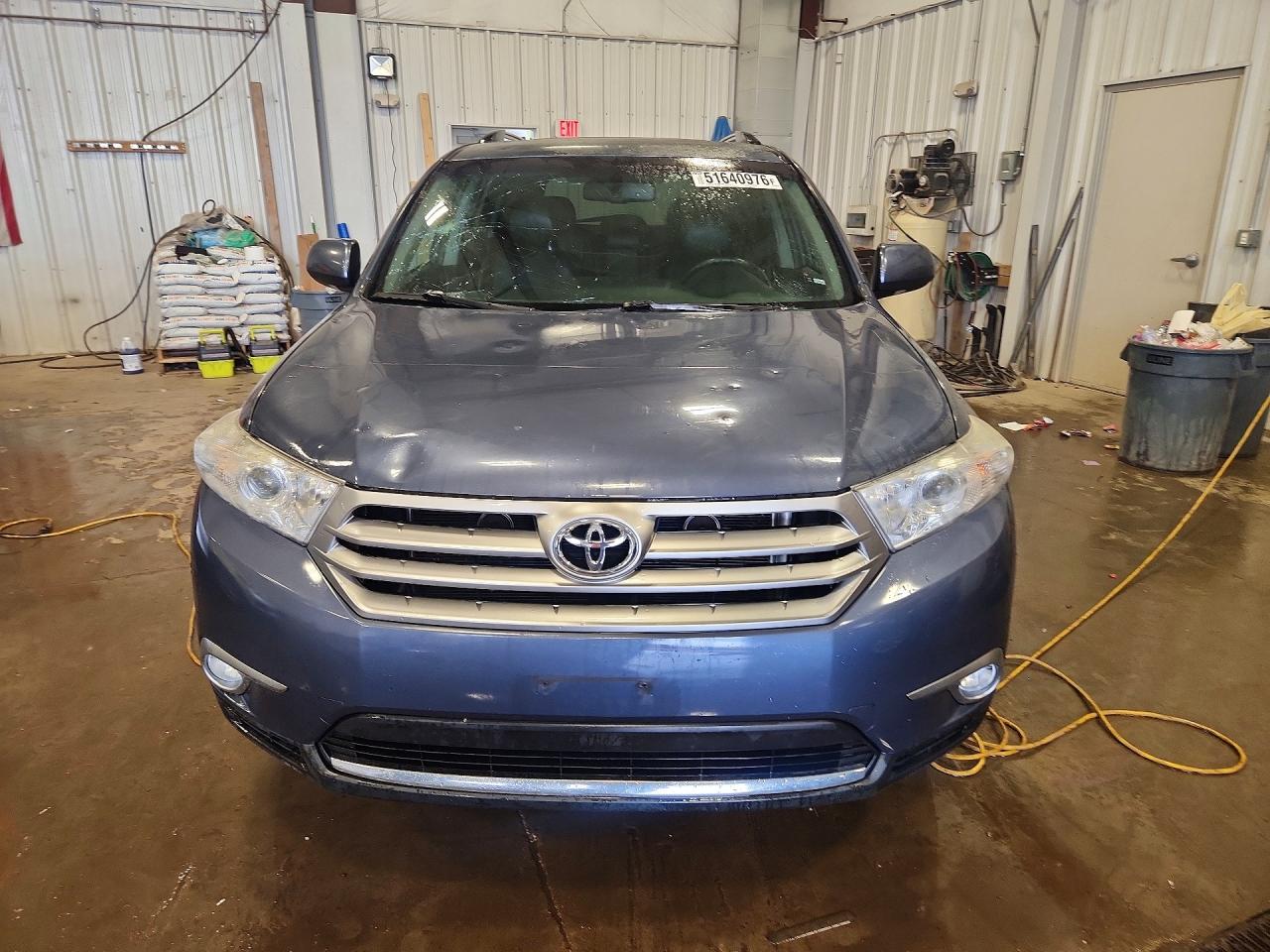 2013 TOYOTA HIGHLANDER LIMITED photo 9
