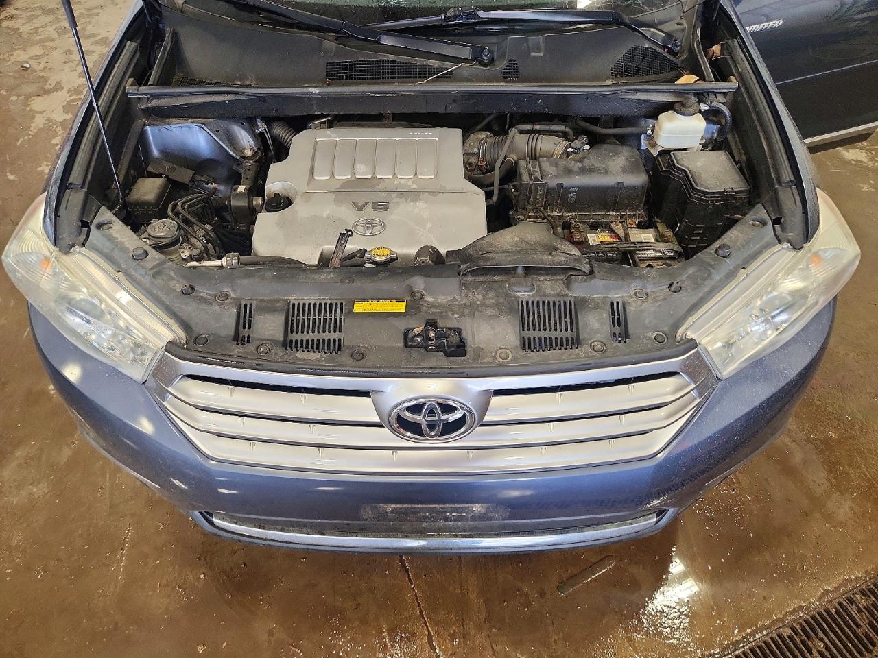 2013 TOYOTA HIGHLANDER LIMITED photo 23