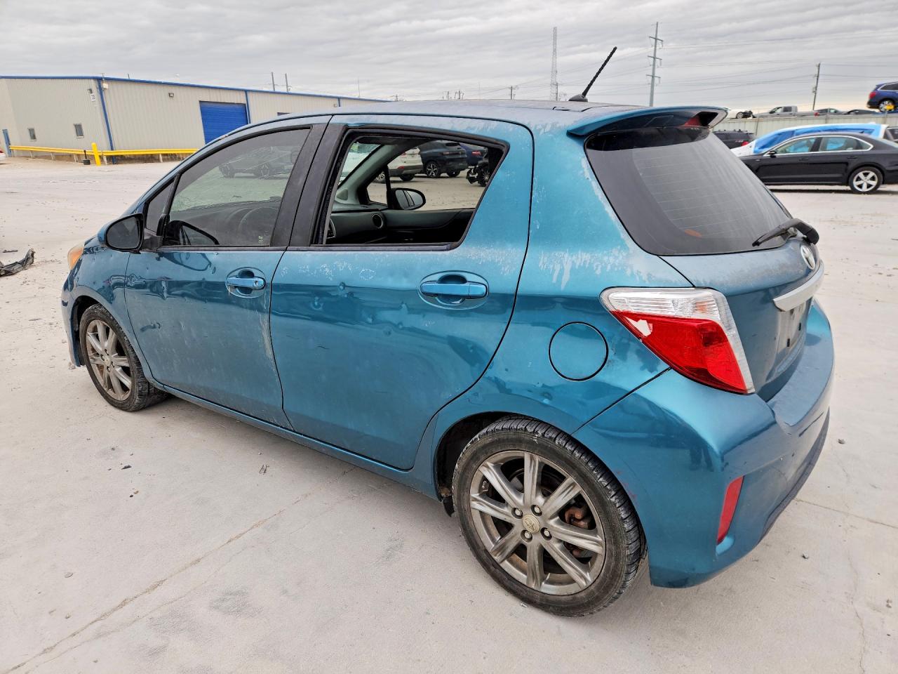 2013 TOYOTA YARIS 5-DOOR L photo 3