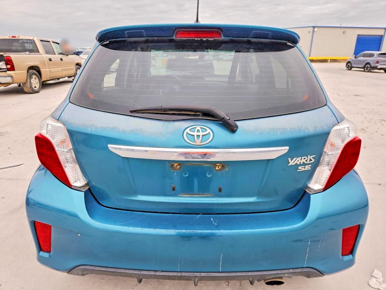 2013 TOYOTA YARIS 5-DOOR L photo 11