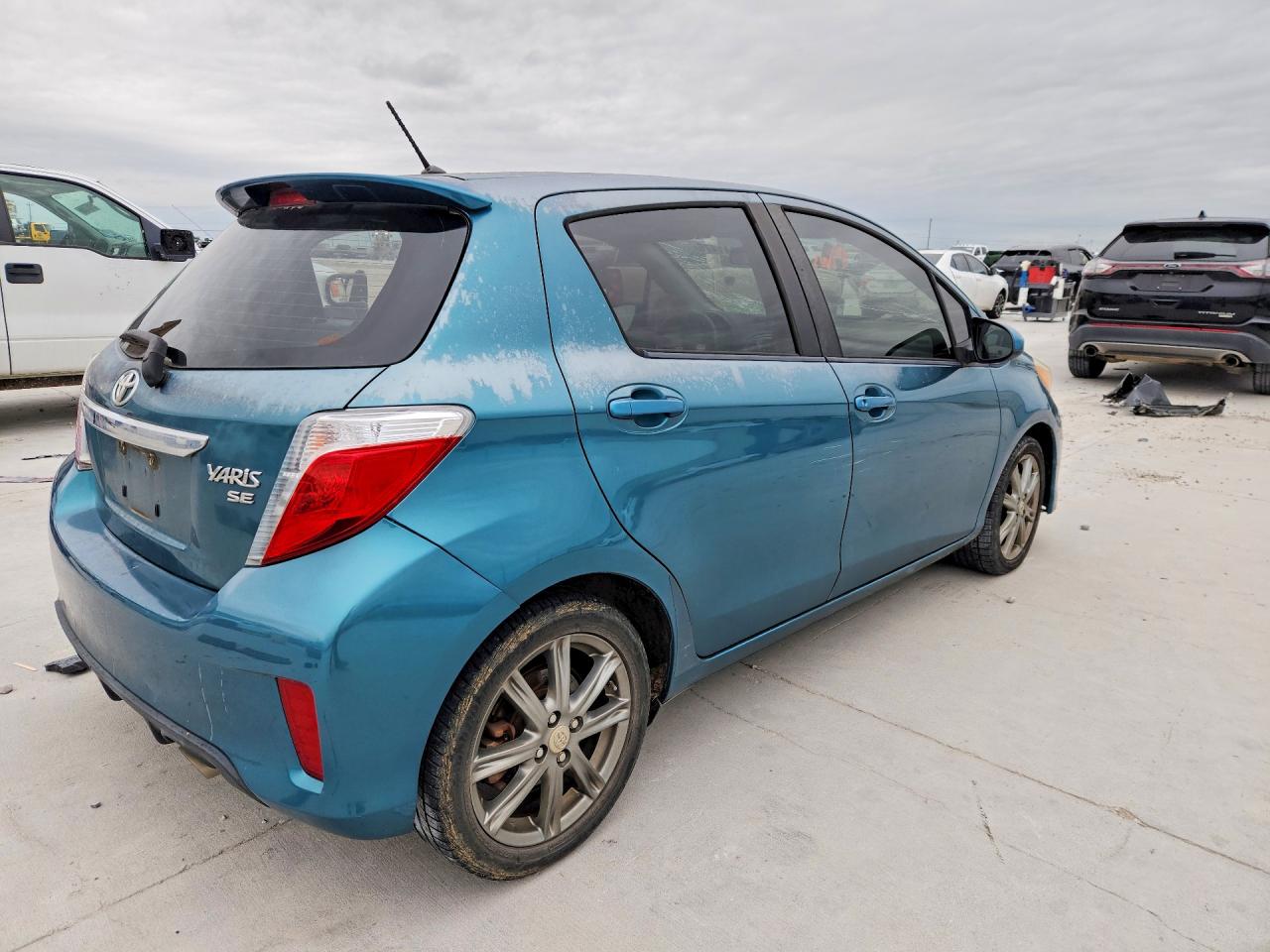 2013 TOYOTA YARIS 5-DOOR L photo 5