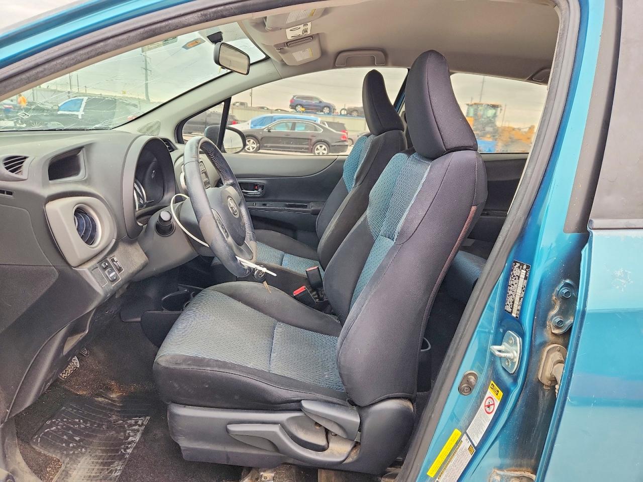 2013 TOYOTA YARIS 5-DOOR L photo 13