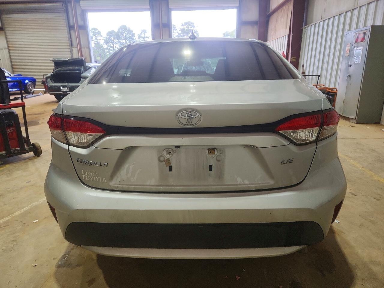 2020 TOYOTA COROLLA LE photo 16