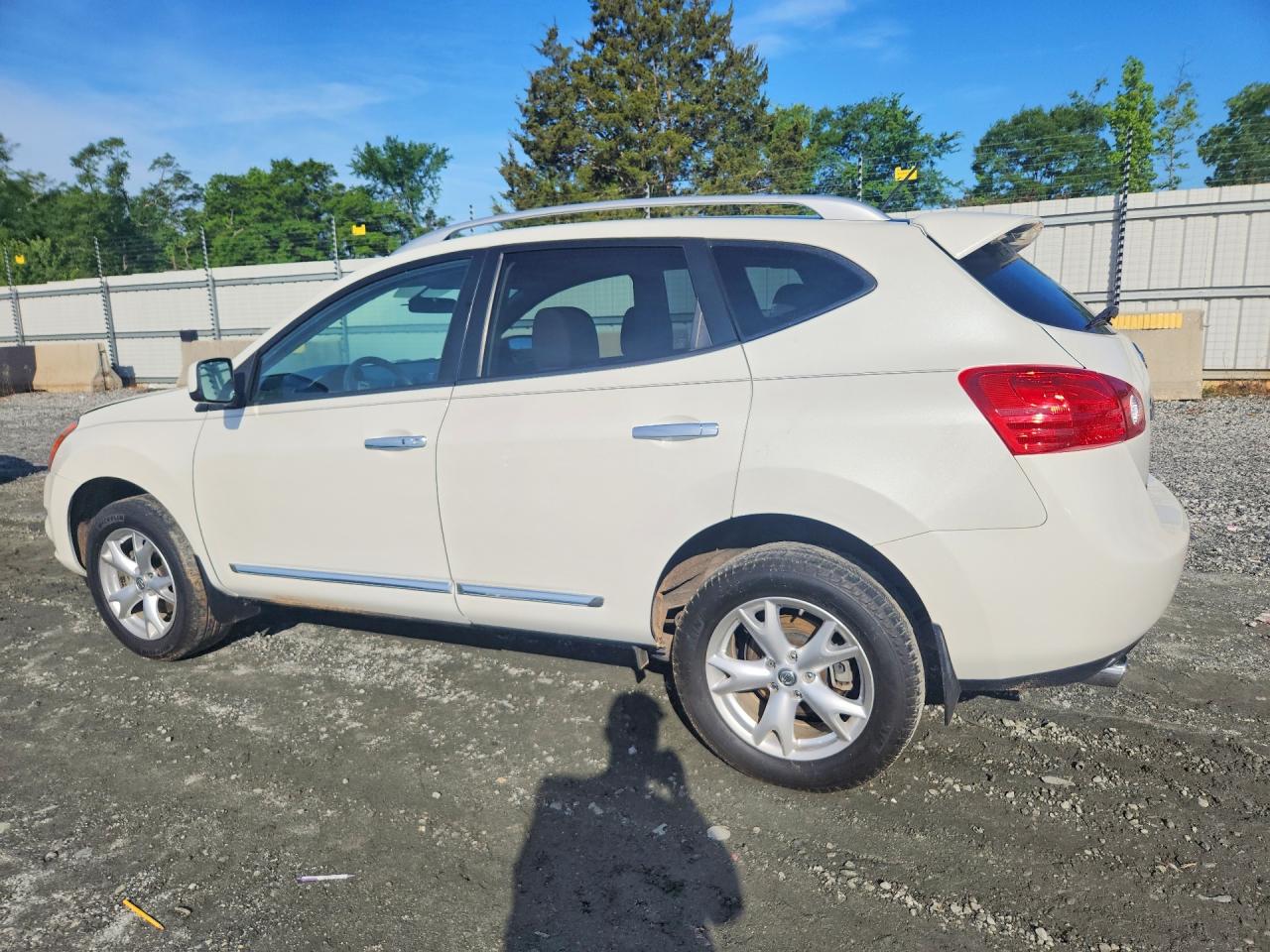 2011 NISSAN ROGUE S photo 2