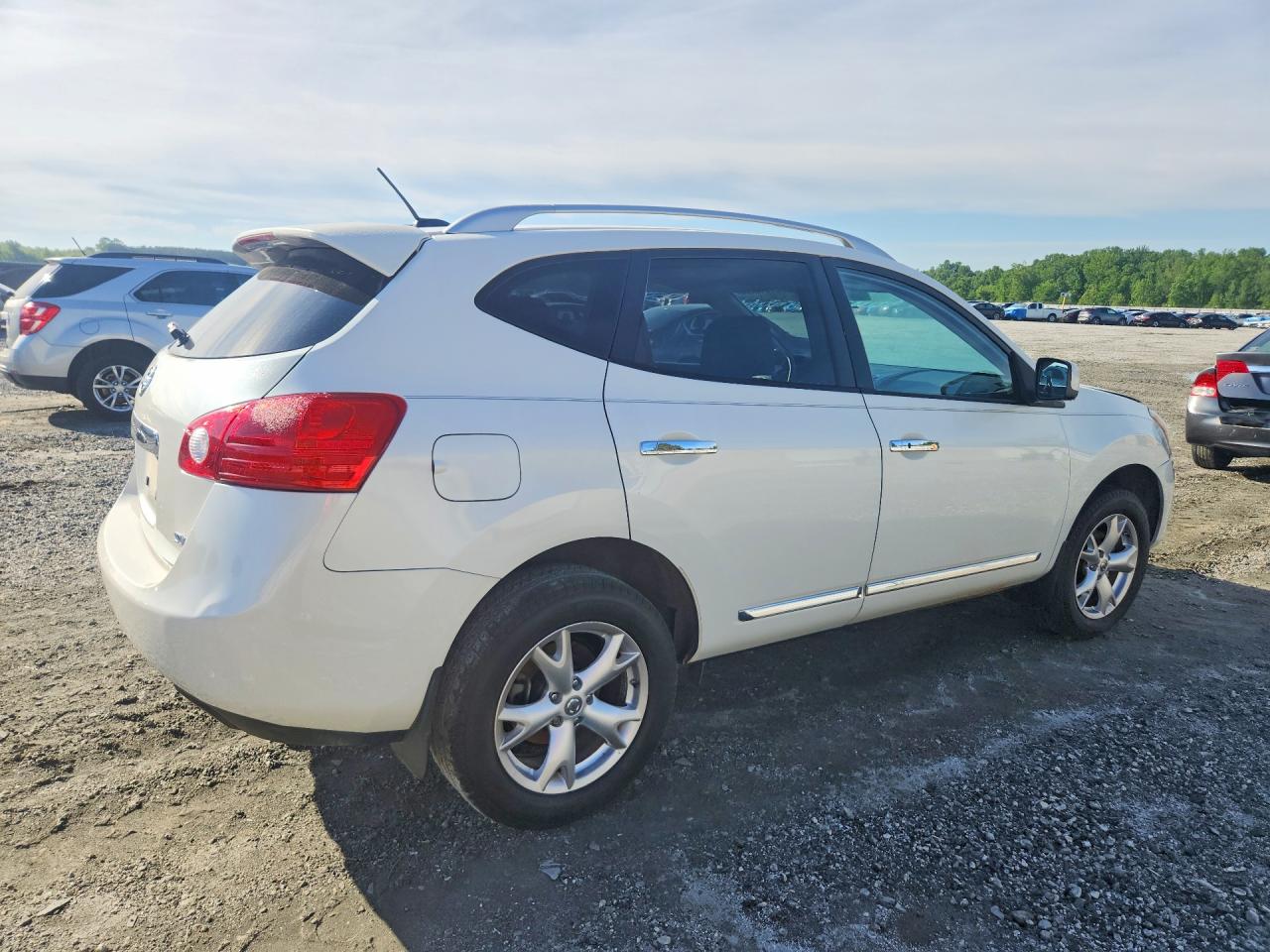 2011 NISSAN ROGUE S photo 3
