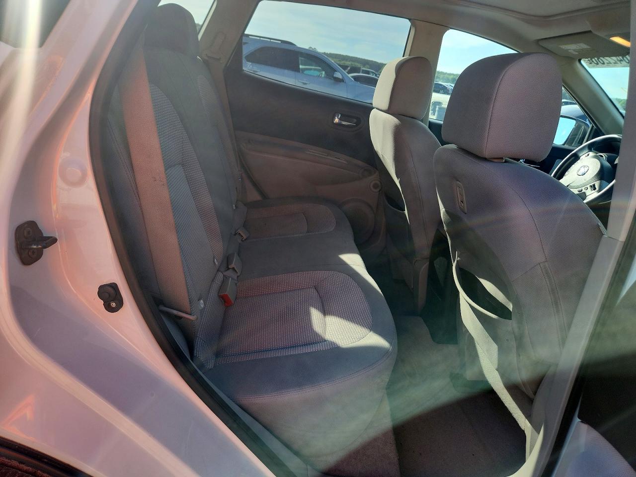 2011 NISSAN ROGUE S photo 10