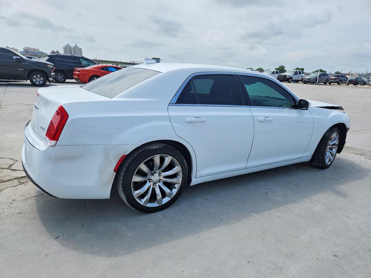 2016 CHRYSLER 300 LIMITED photo 7