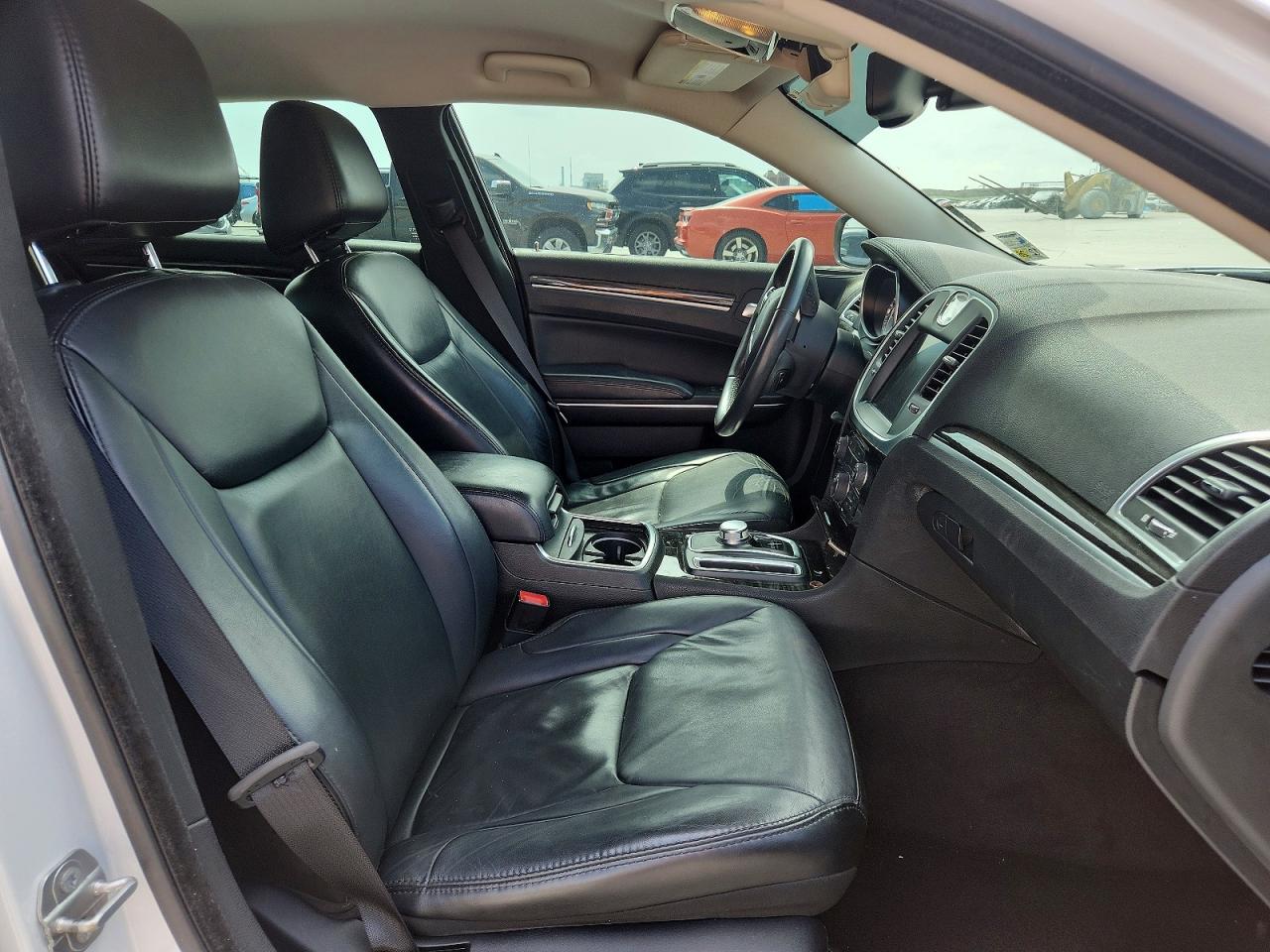 2016 CHRYSLER 300 LIMITED photo 19