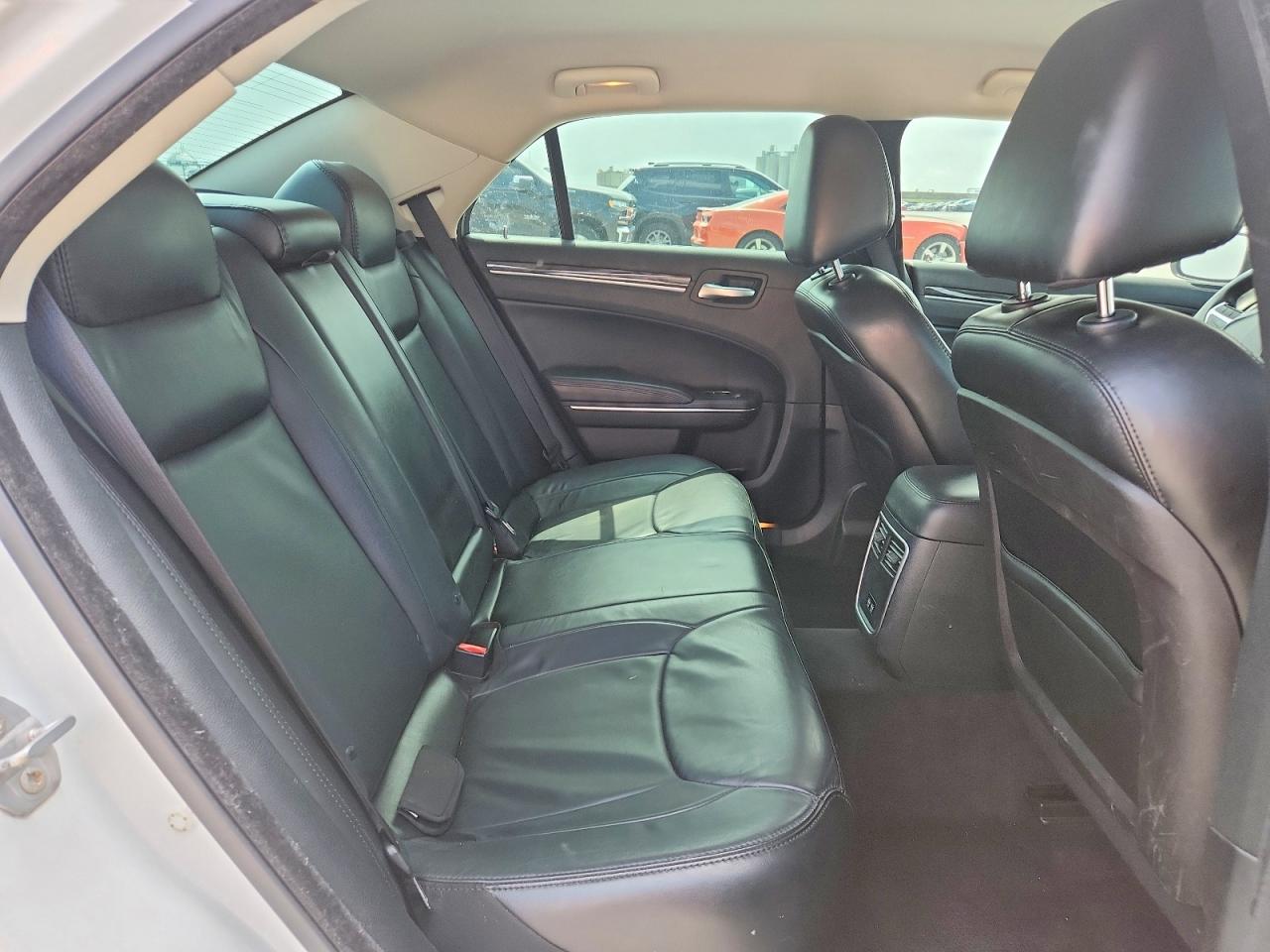 2016 CHRYSLER 300 LIMITED photo 28