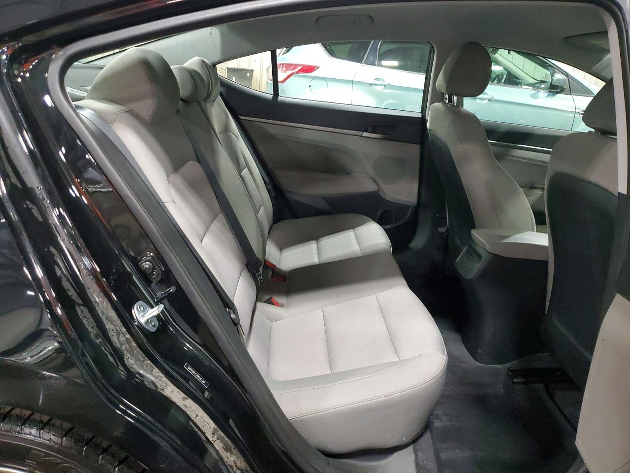 2017 HYUNDAI ELANTRA SE photo 10