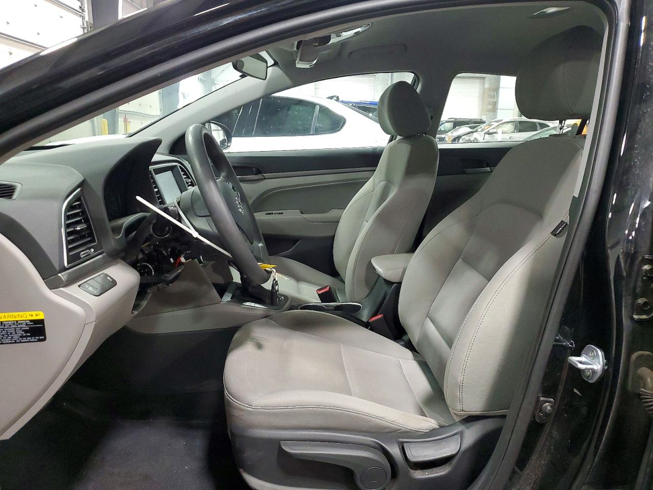 2017 HYUNDAI ELANTRA SE photo 7