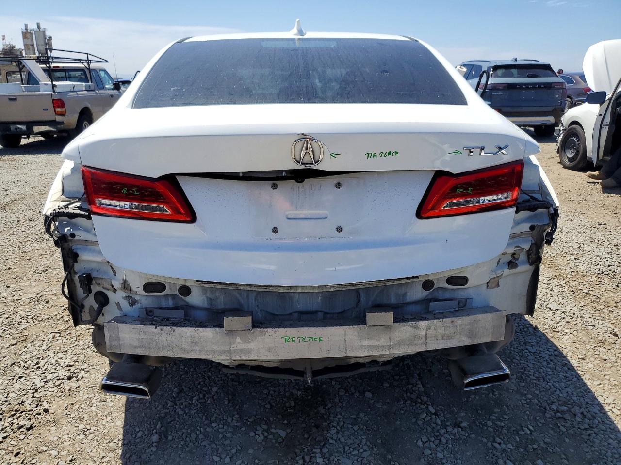 2018 ACURA TLX photo 16