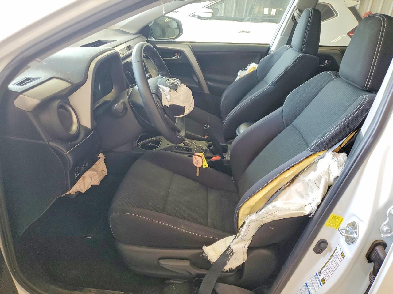 2018 TOYOTA RAV4 XLE photo 19