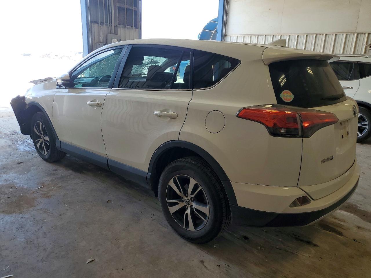 2018 TOYOTA RAV4 XLE photo 4