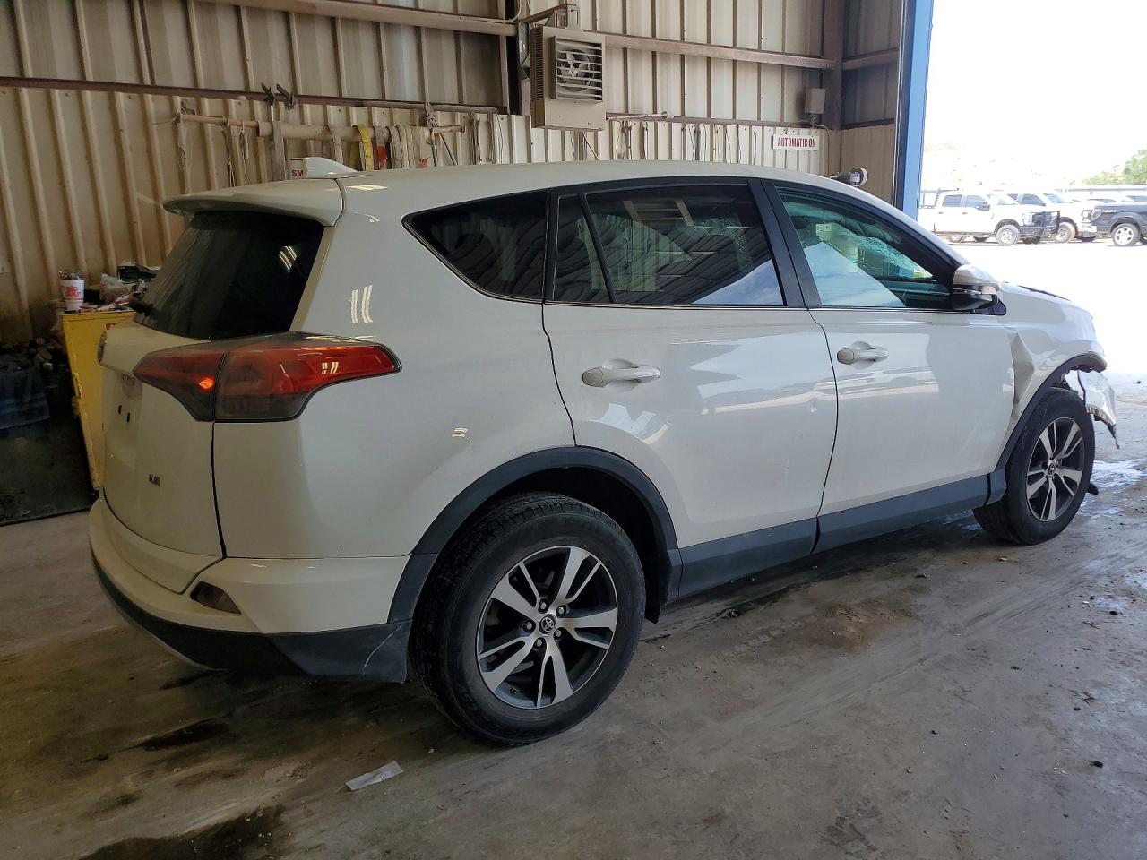 2018 TOYOTA RAV4 XLE photo 7