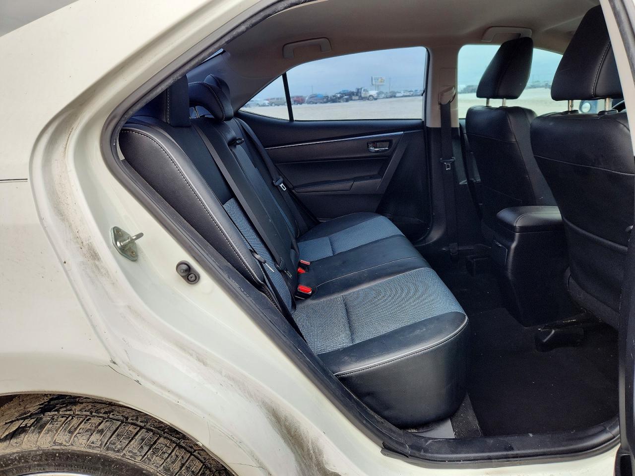 2015 TOYOTA COROLLA photo 28