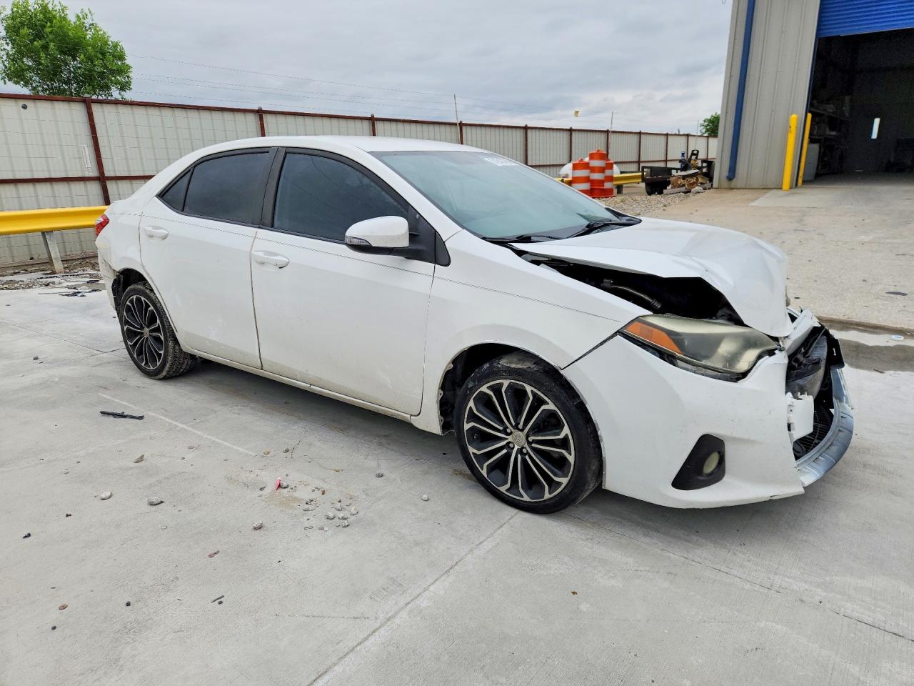 2015 TOYOTA COROLLA photo 10