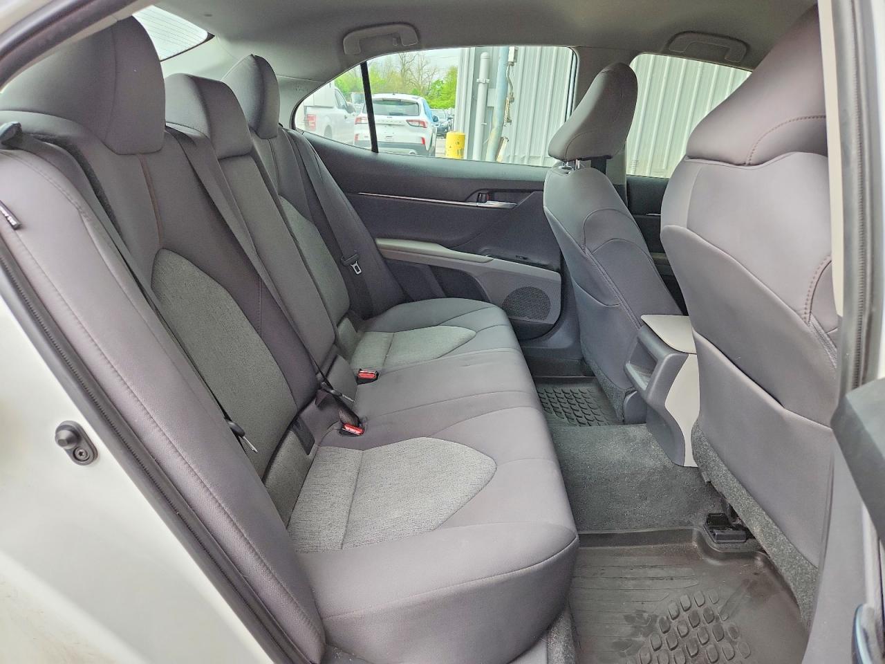 2020 TOYOTA CAMRY LE photo 10