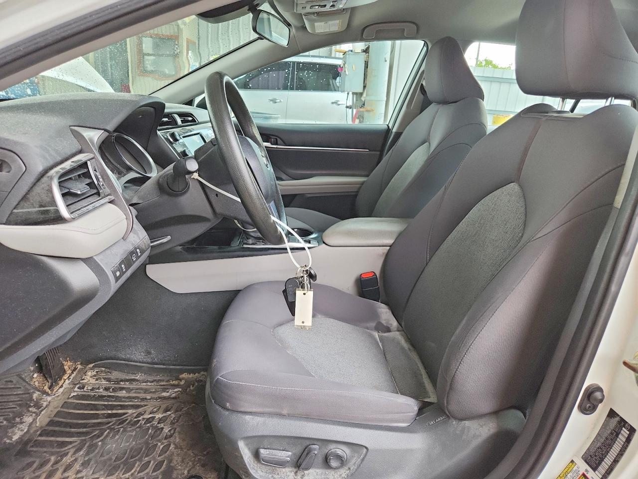 2020 TOYOTA CAMRY LE photo 7
