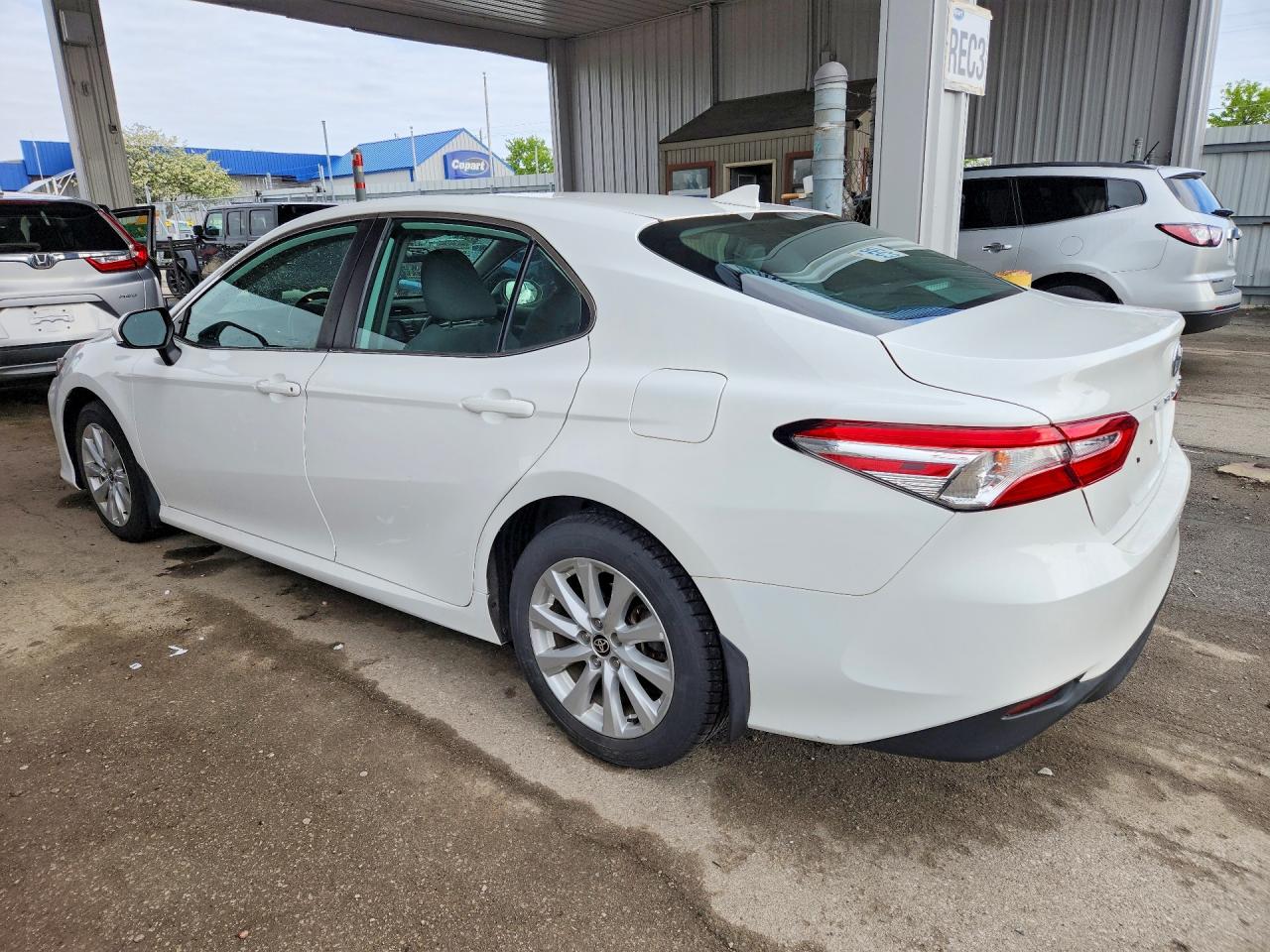 2020 TOYOTA CAMRY LE photo 2