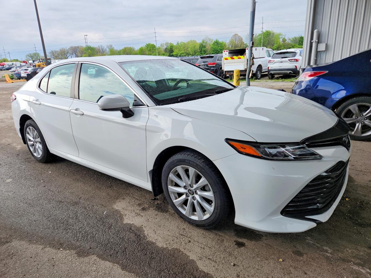 2020 TOYOTA CAMRY LE photo 4