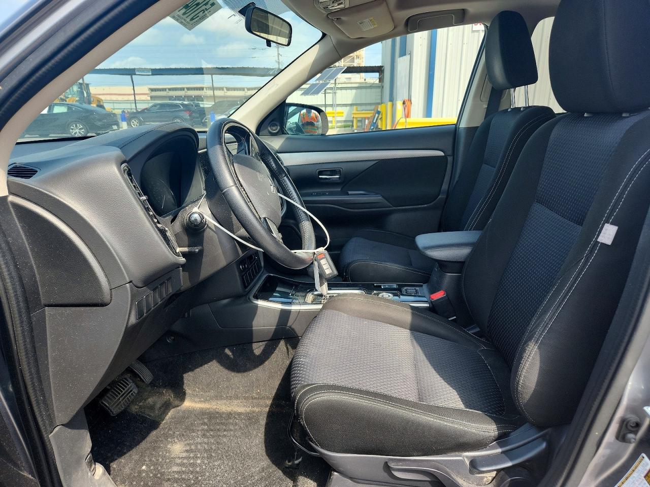 2017 MITSUBISHI OUTLANDER SE photo 13