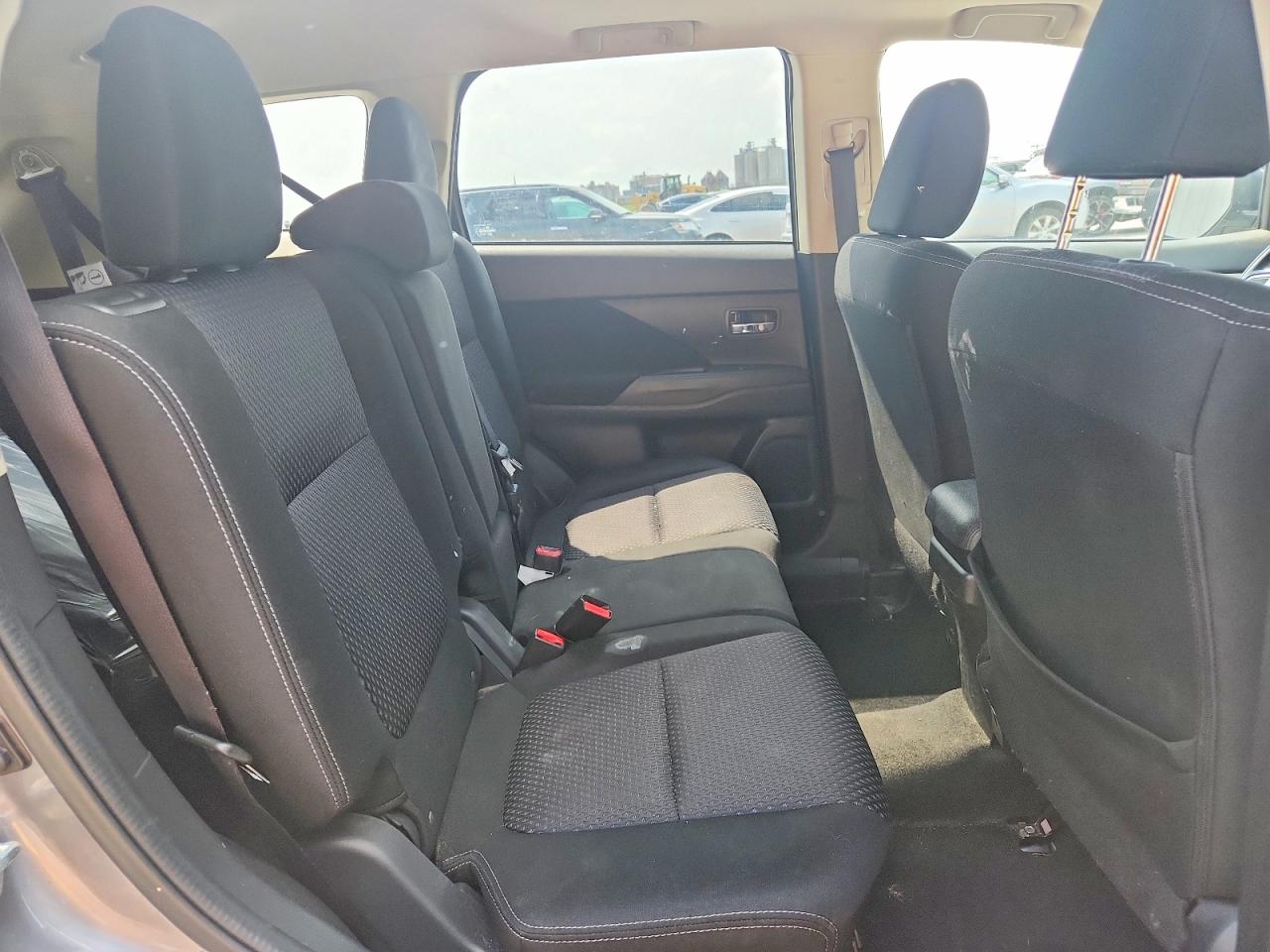 2017 MITSUBISHI OUTLANDER SE photo 21
