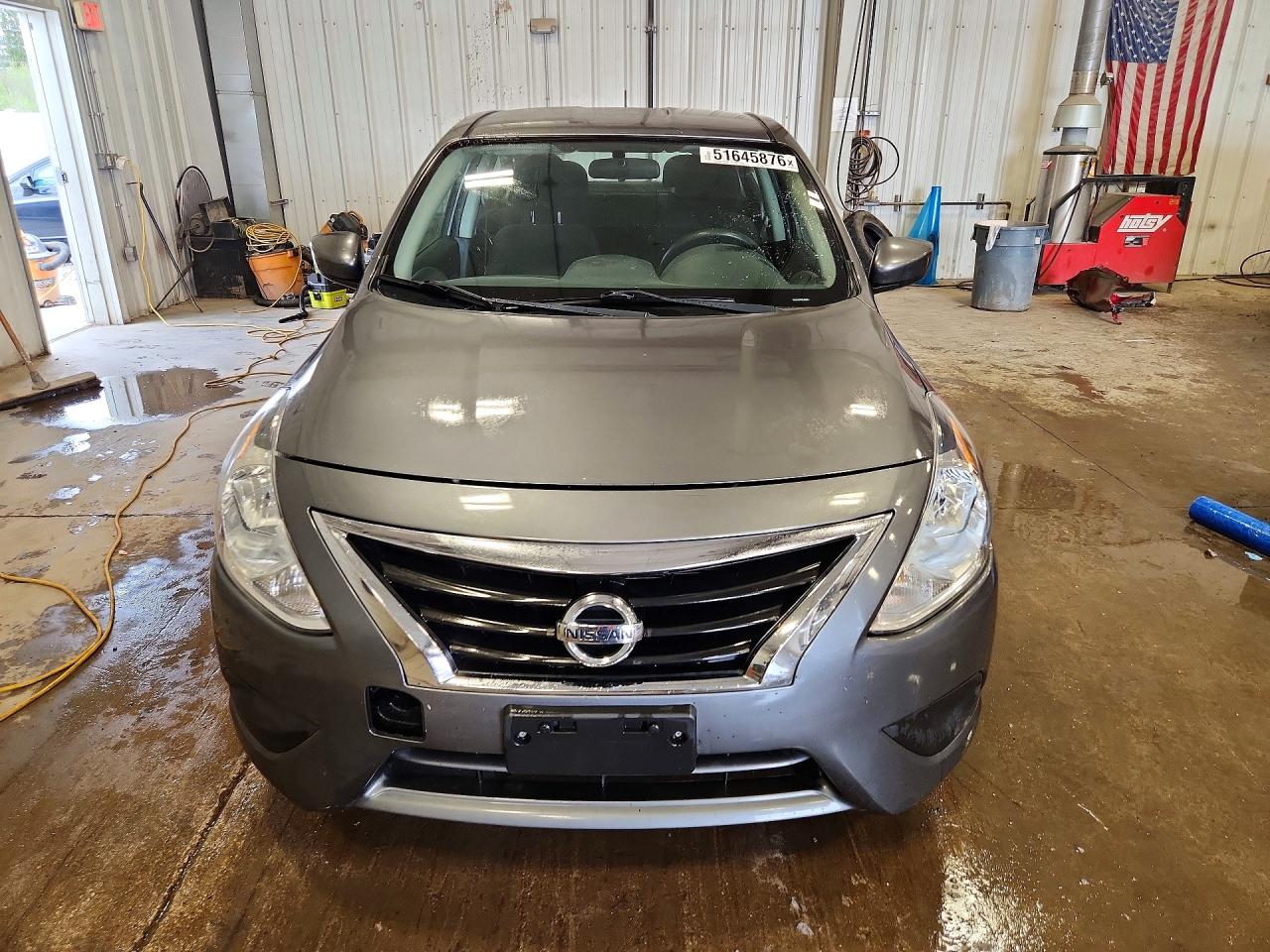 2019 NISSAN VERSA SV photo 9