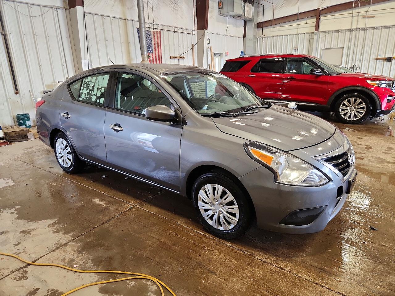 2019 NISSAN VERSA SV photo 7