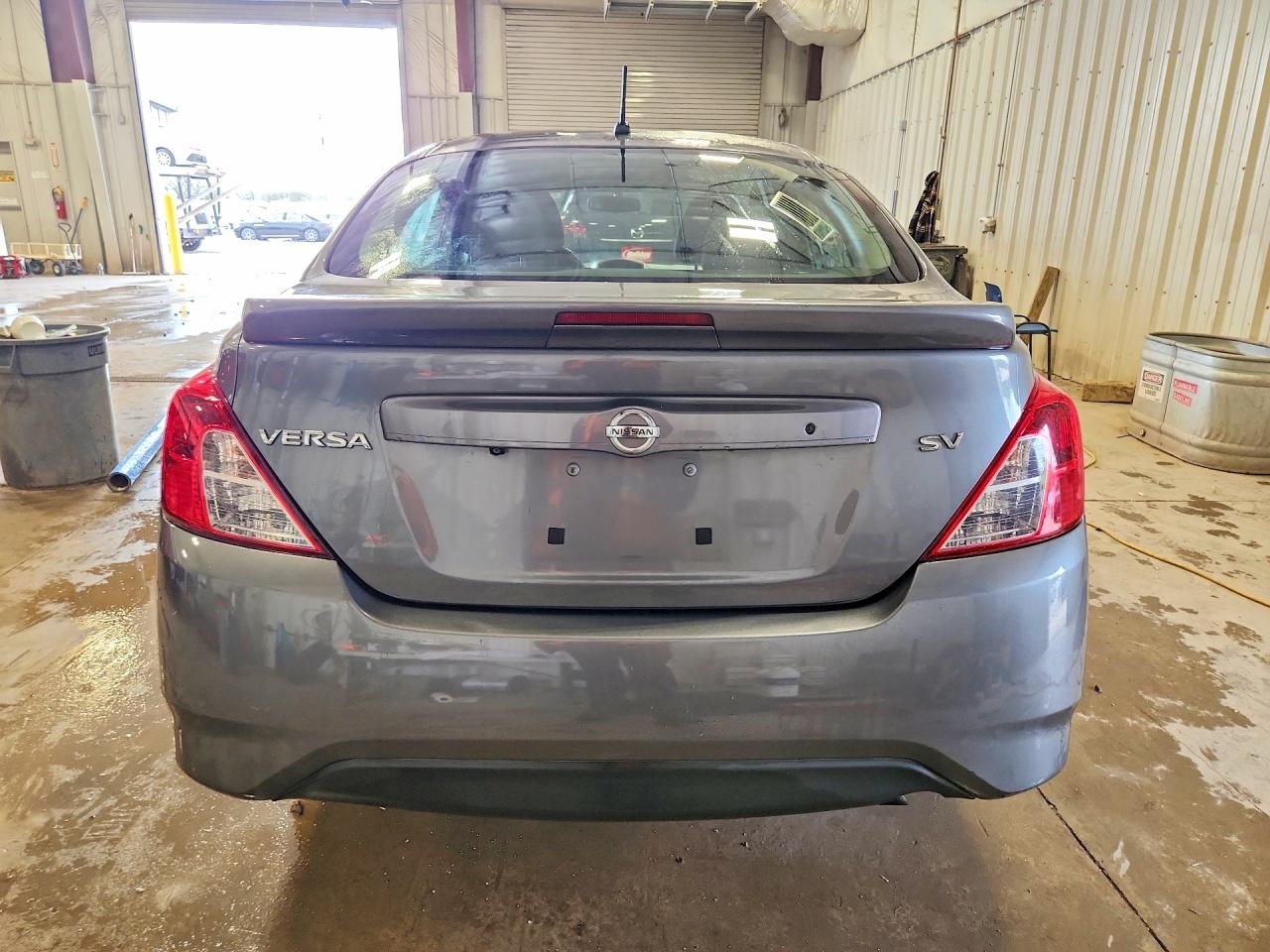 2019 NISSAN VERSA SV photo 11