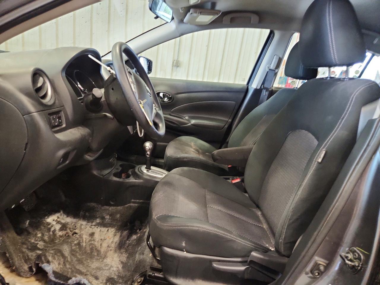 2019 NISSAN VERSA SV photo 13