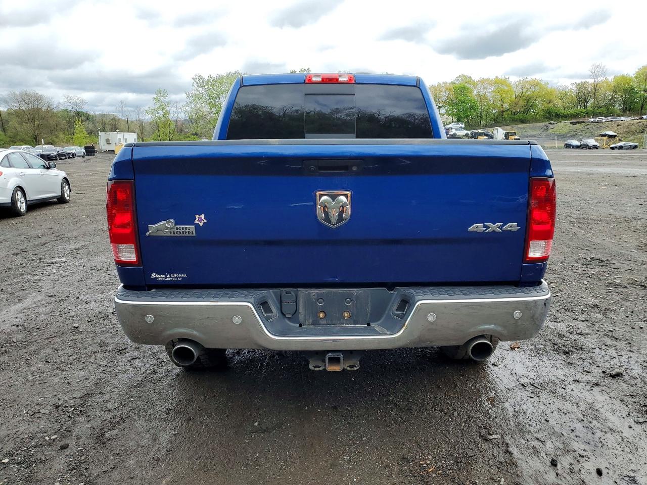 2017 RAM 1500 SLT photo 6