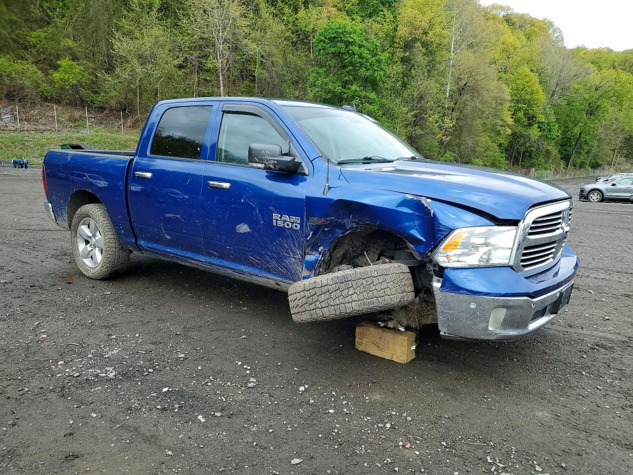 2017 RAM 1500 SLT photo 4