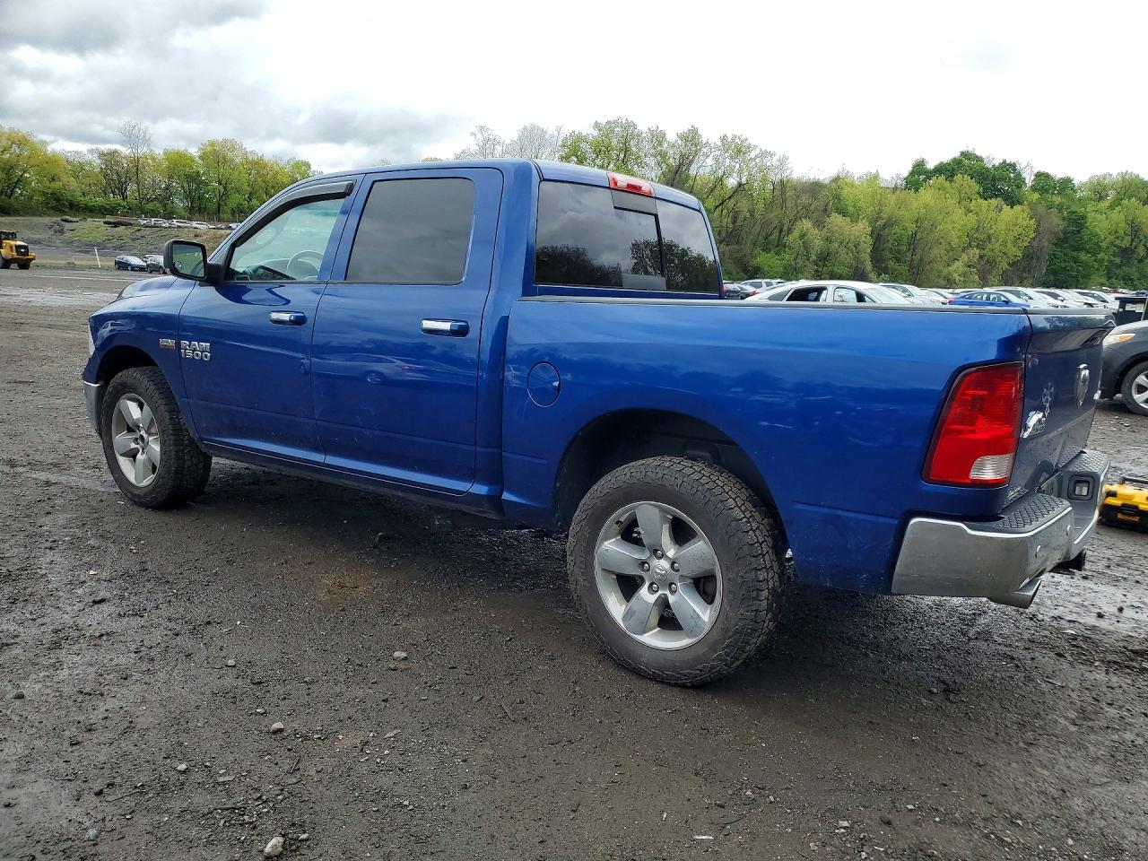 2017 RAM 1500 SLT photo 2