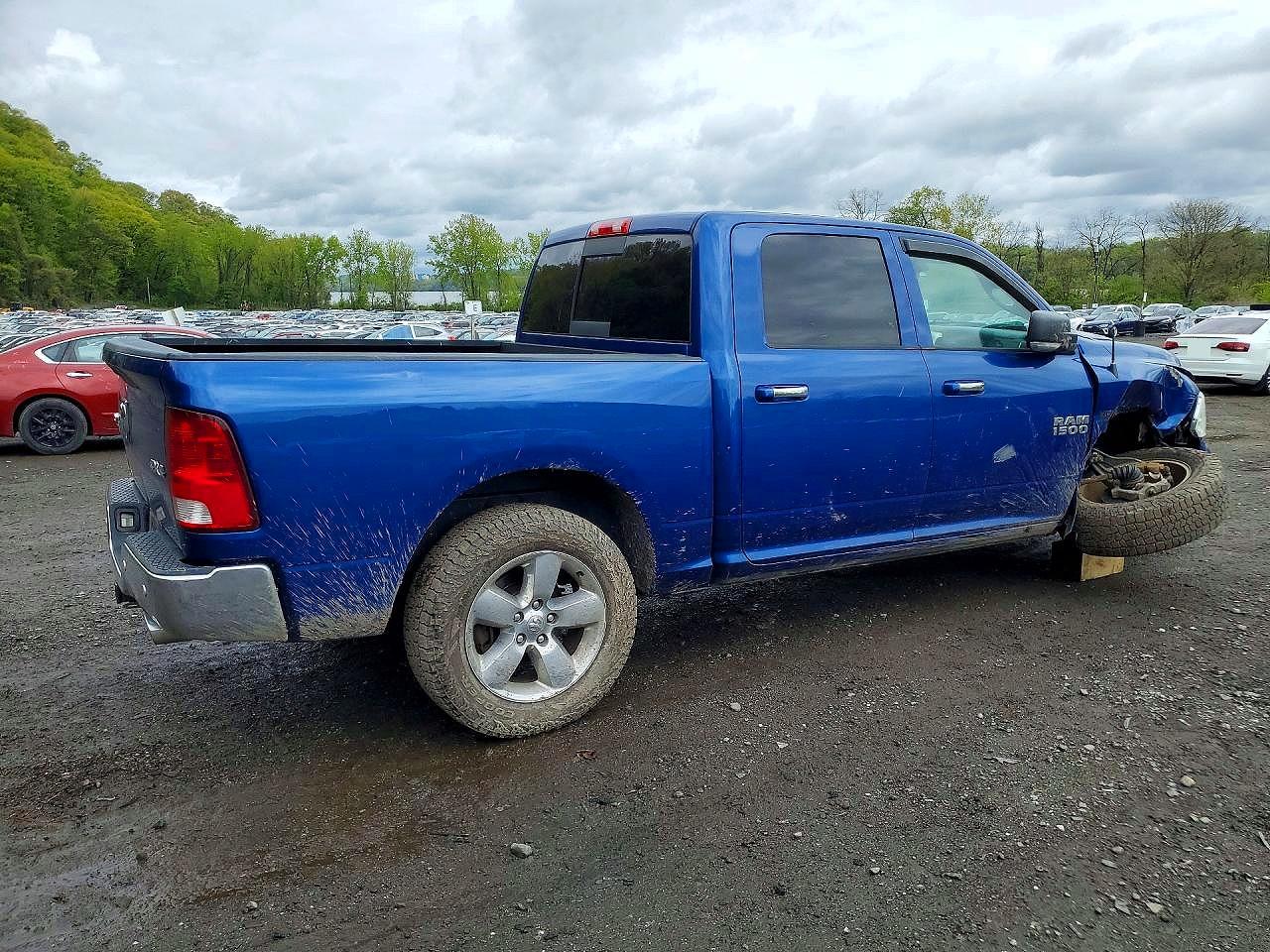 2017 RAM 1500 SLT photo 3