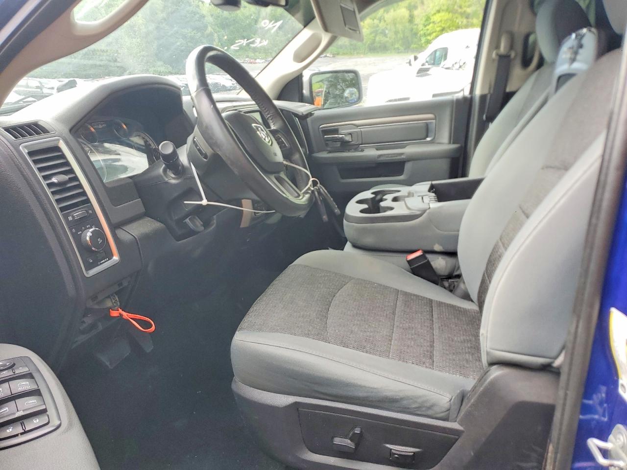 2017 RAM 1500 SLT photo 7