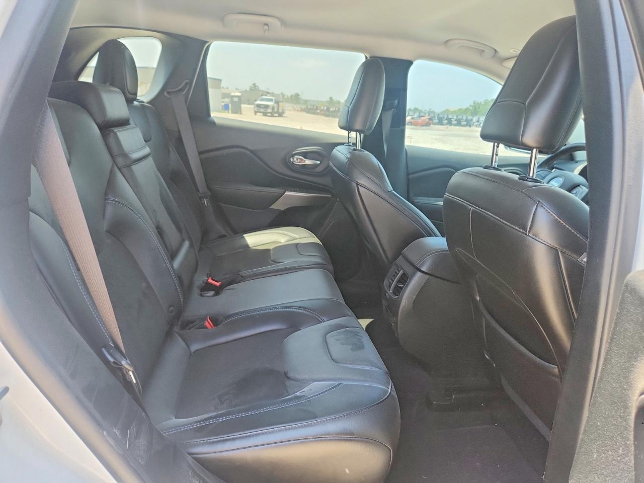 2019 JEEP CHEROKEE LATITUDE PLUS photo 19