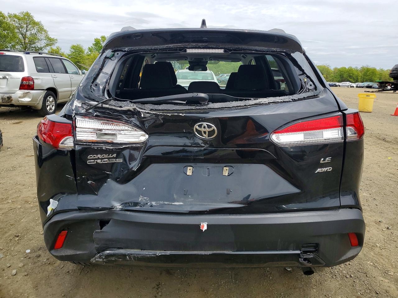 2024 TOYOTA COROLLA CROSS LE photo 11