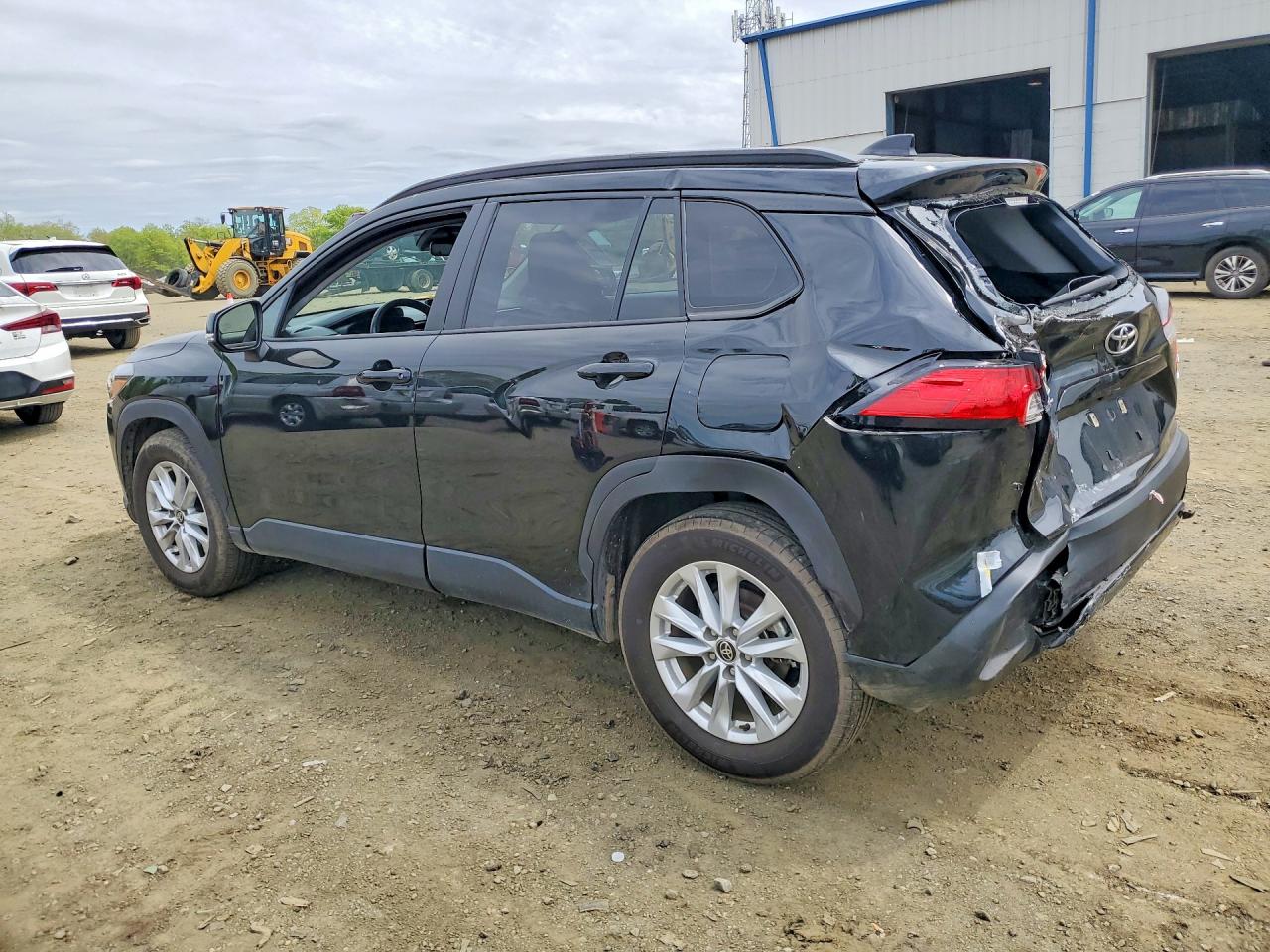 2024 TOYOTA COROLLA CROSS LE photo 3