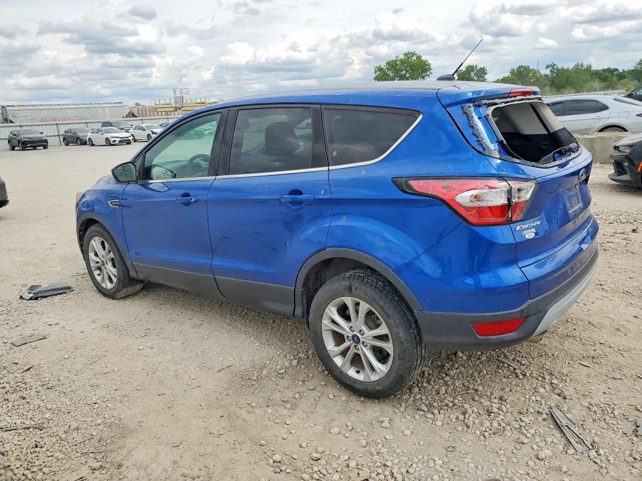 2017 FORD ESCAPE SE photo 4