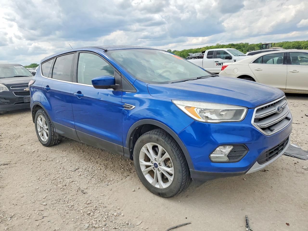 2017 FORD ESCAPE SE photo 10