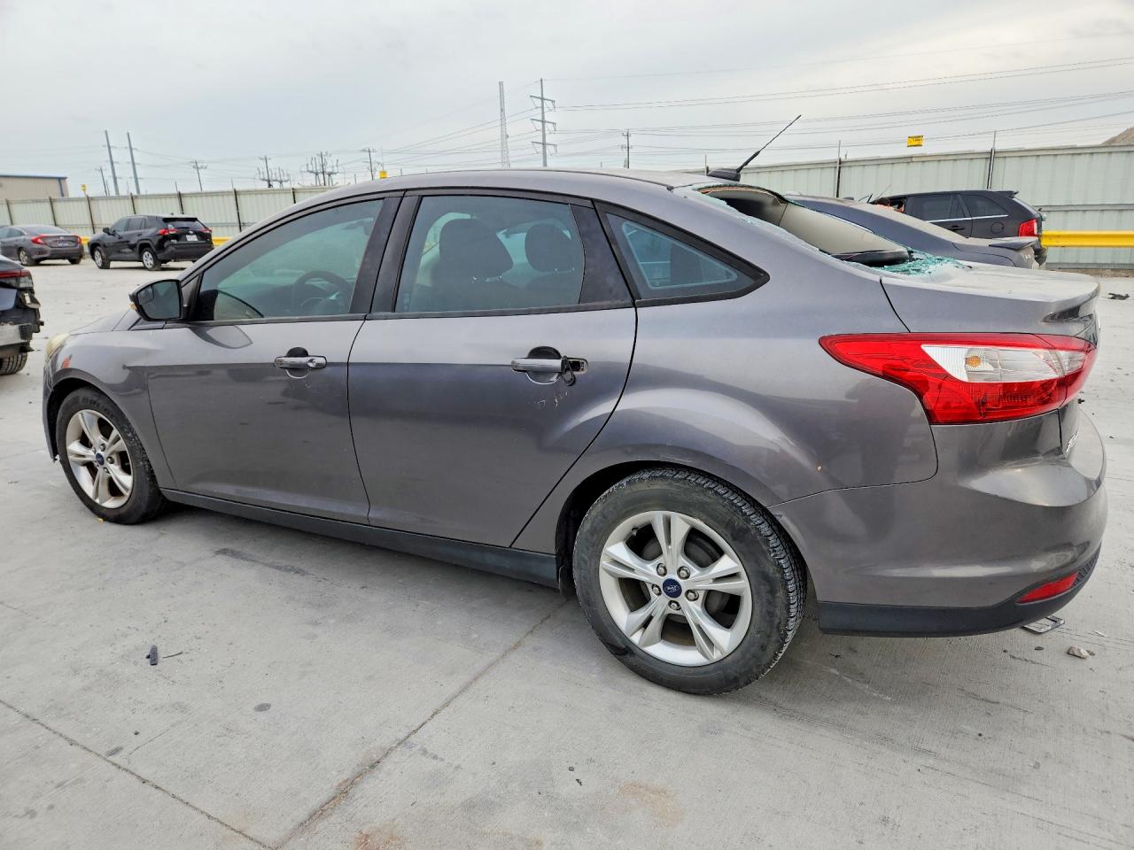 2014 FORD FOCUS SE photo 2