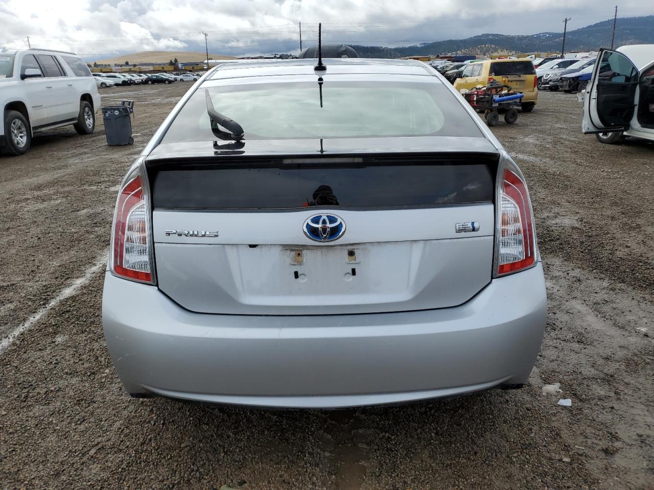 2013 TOYOTA PRIUS FOUR photo 6