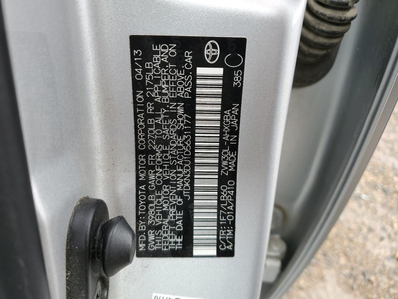 2013 TOYOTA PRIUS FOUR photo 13