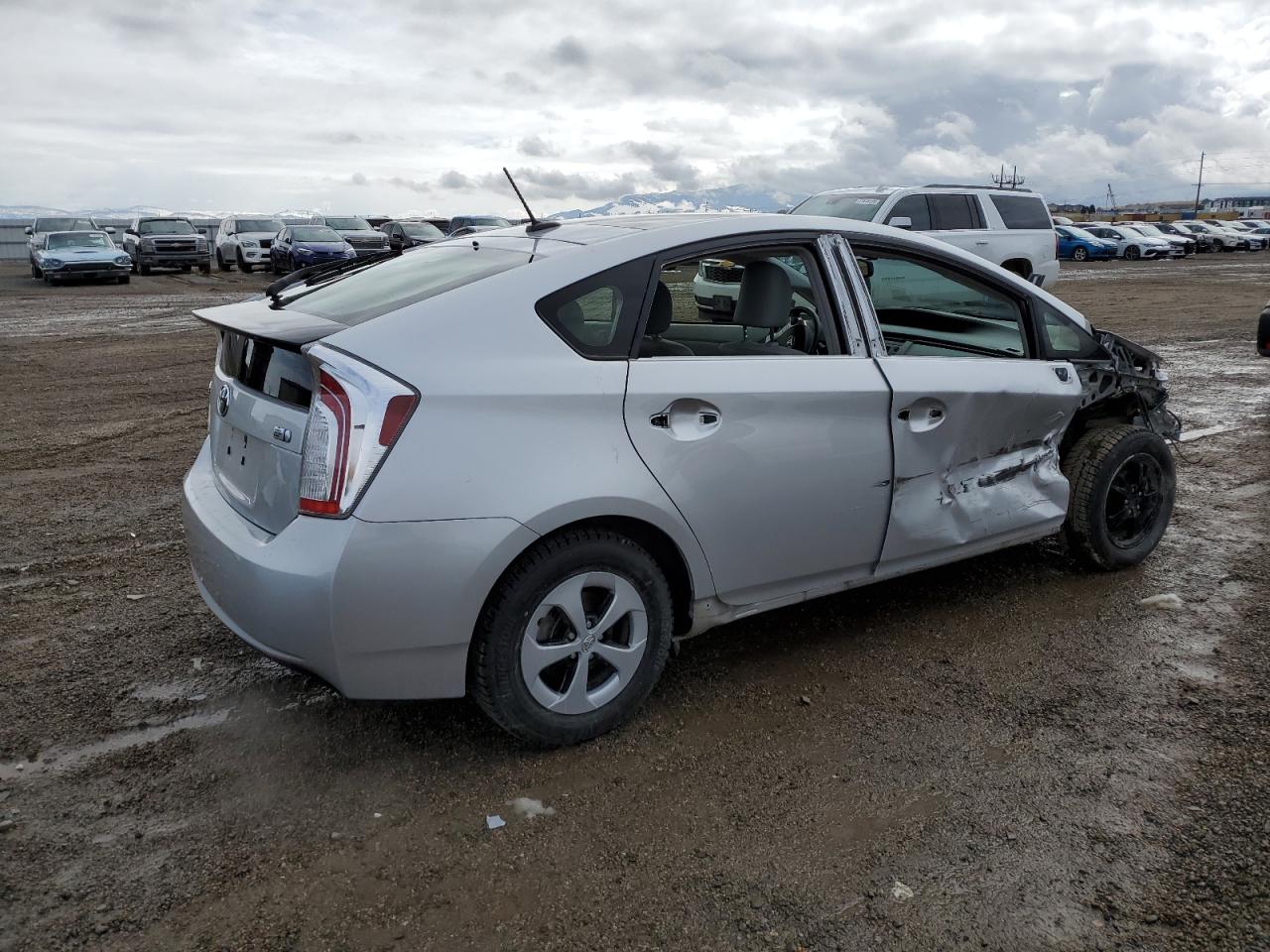 2013 TOYOTA PRIUS FOUR photo 3